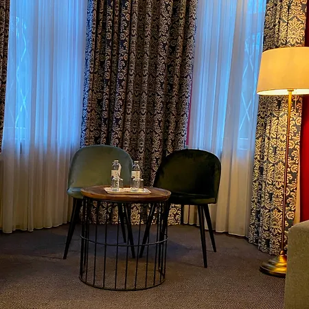 Carlton - Adults Only