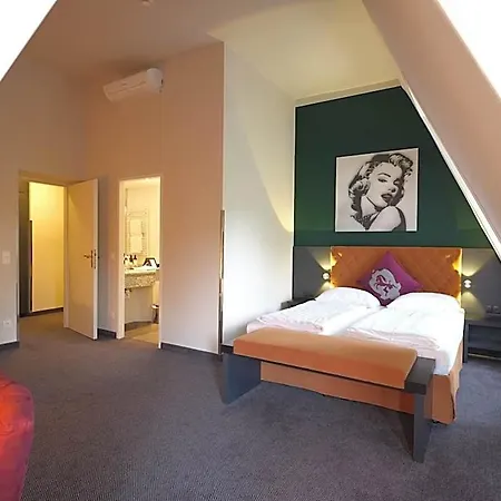 Carlton - Adults Only 4*