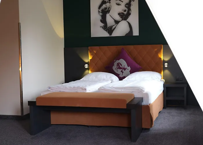 Carlton - Adults Only 4*