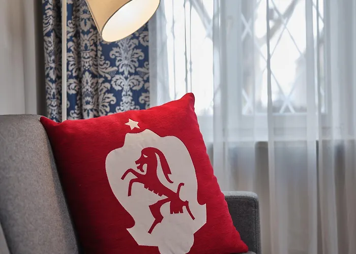 Carlton - Adults Only