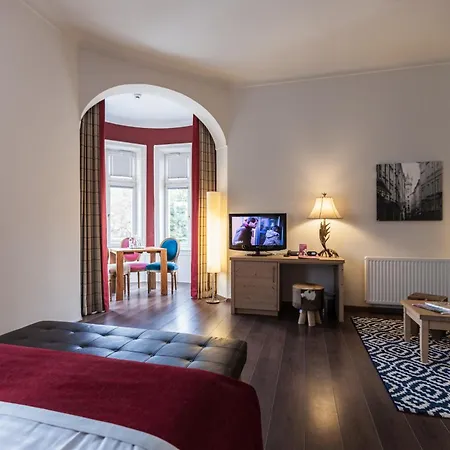 Carlton - Adults Only 4*