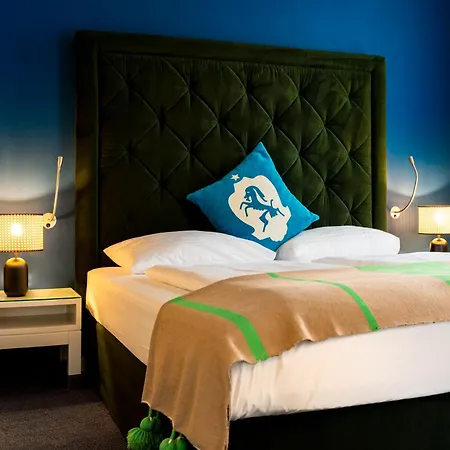 Carlton - Adults Only 4*