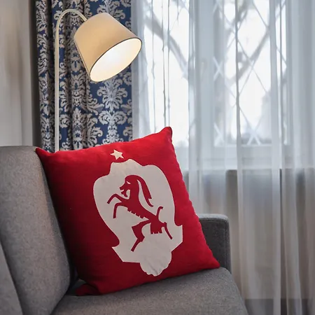 Carlton - Adults Only