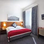 Carlton - Adults Only 4*