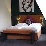 Carlton - Adults Only 4*