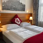 Carlton - Adults Only 4*